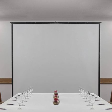 Sheraton Jeddah Hotel - Saudi Brothers Commercial Company Branch Экстерьер фото A manual projector screen