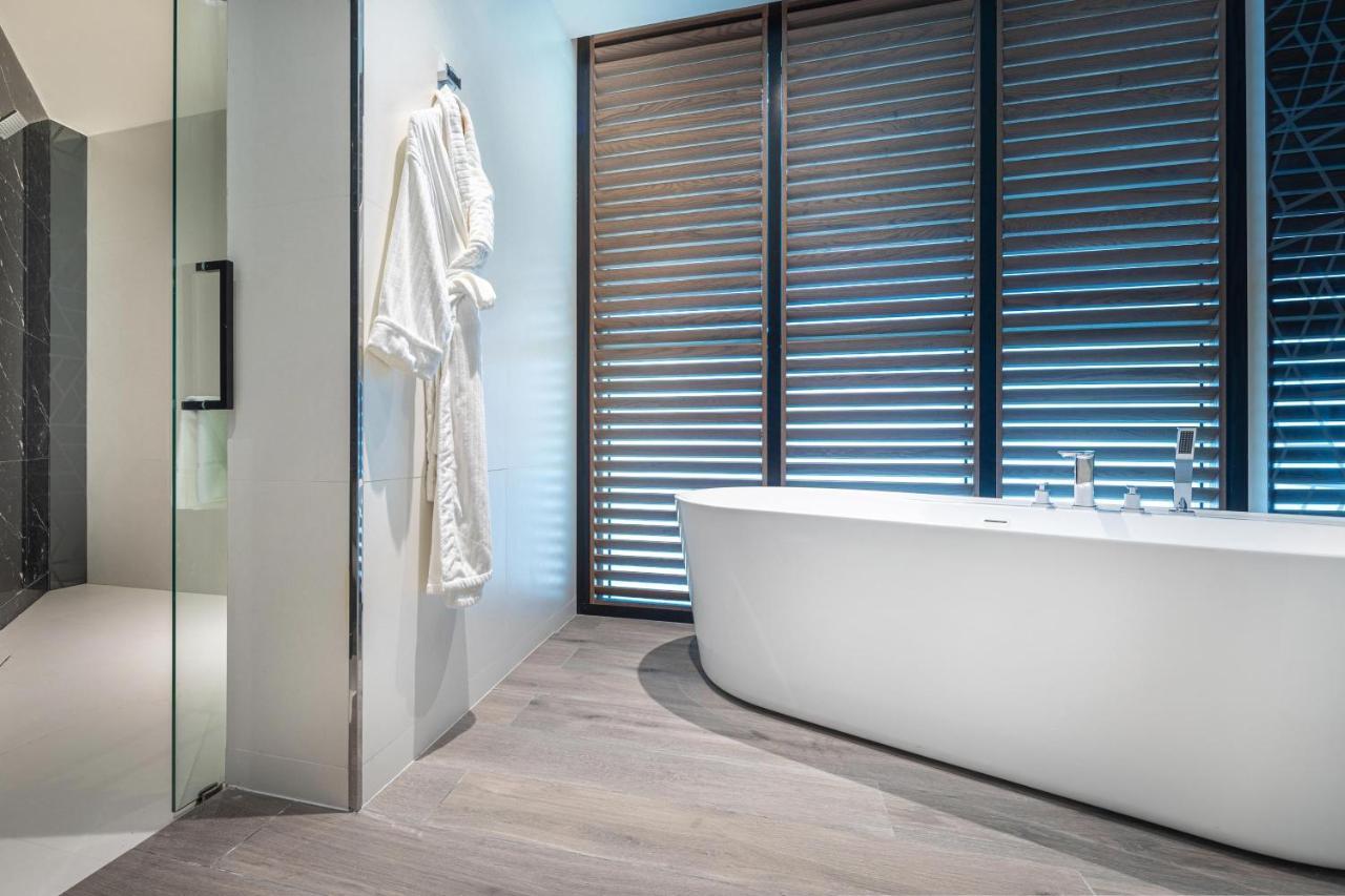Sheraton Jeddah Hotel - Saudi Brothers Commercial Company Branch Экстерьер фото Bathroom